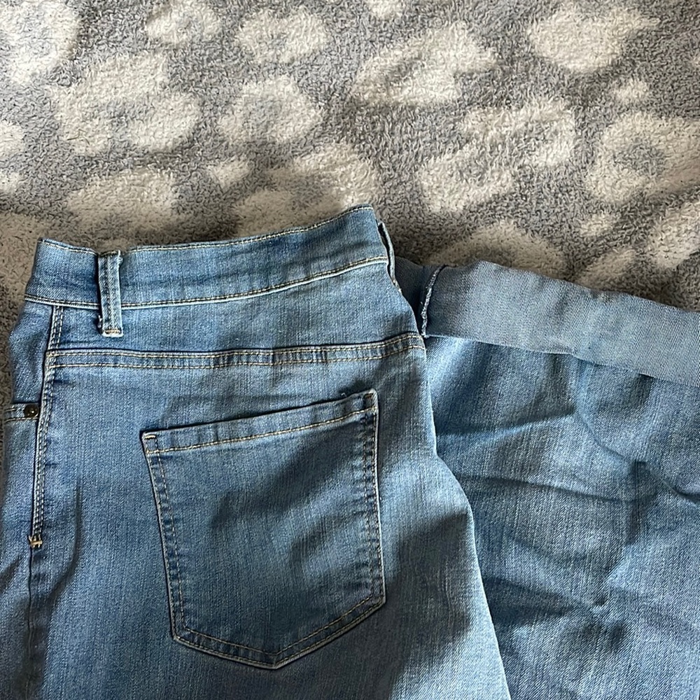 Straight leg jeans, no rips. Perfect condition. Bought but never worn